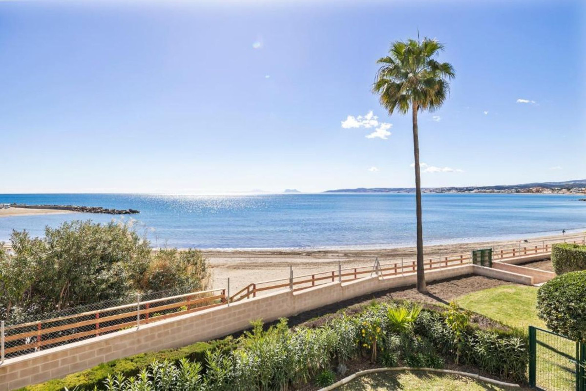 3 Bed Apartment for sale in Estepona Costa Del Sol, Málaga, Spain