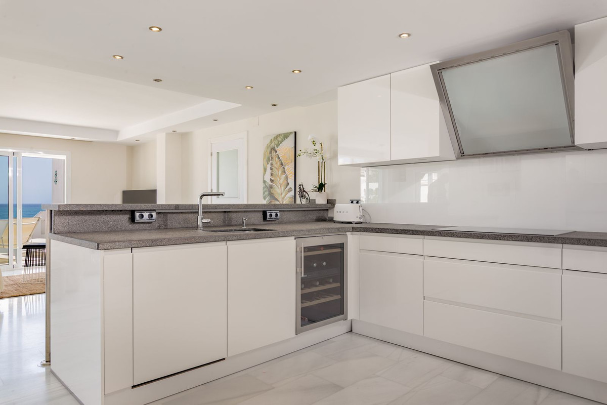 3 Bed Apartment for sale in Estepona Costa Del Sol, Málaga, Spain
