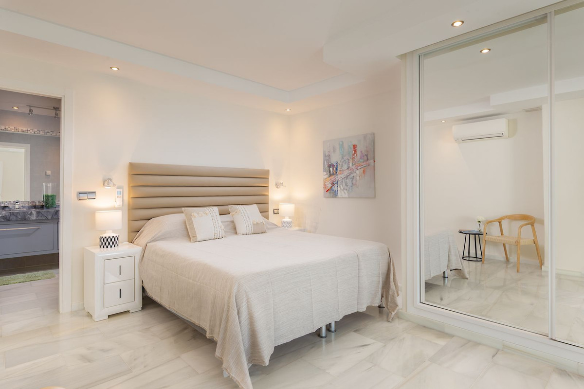 3 Bed Apartment for sale in Estepona Costa Del Sol, Málaga, Spain
