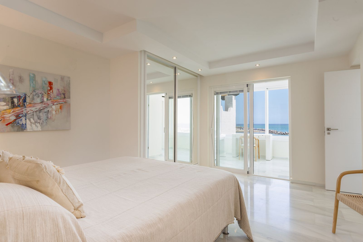 3 Bed Apartment for sale in Estepona Costa Del Sol, Málaga, Spain
