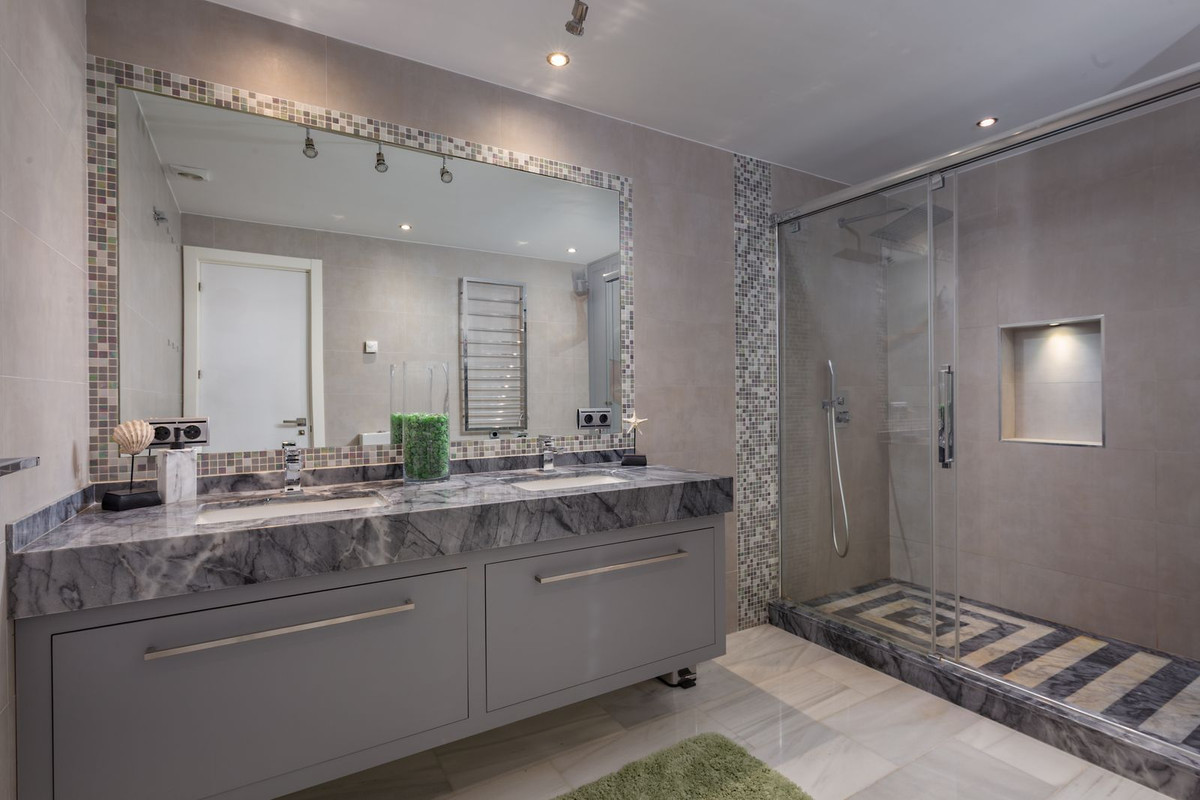 3 Bed Apartment for sale in Estepona Costa Del Sol, Málaga, Spain