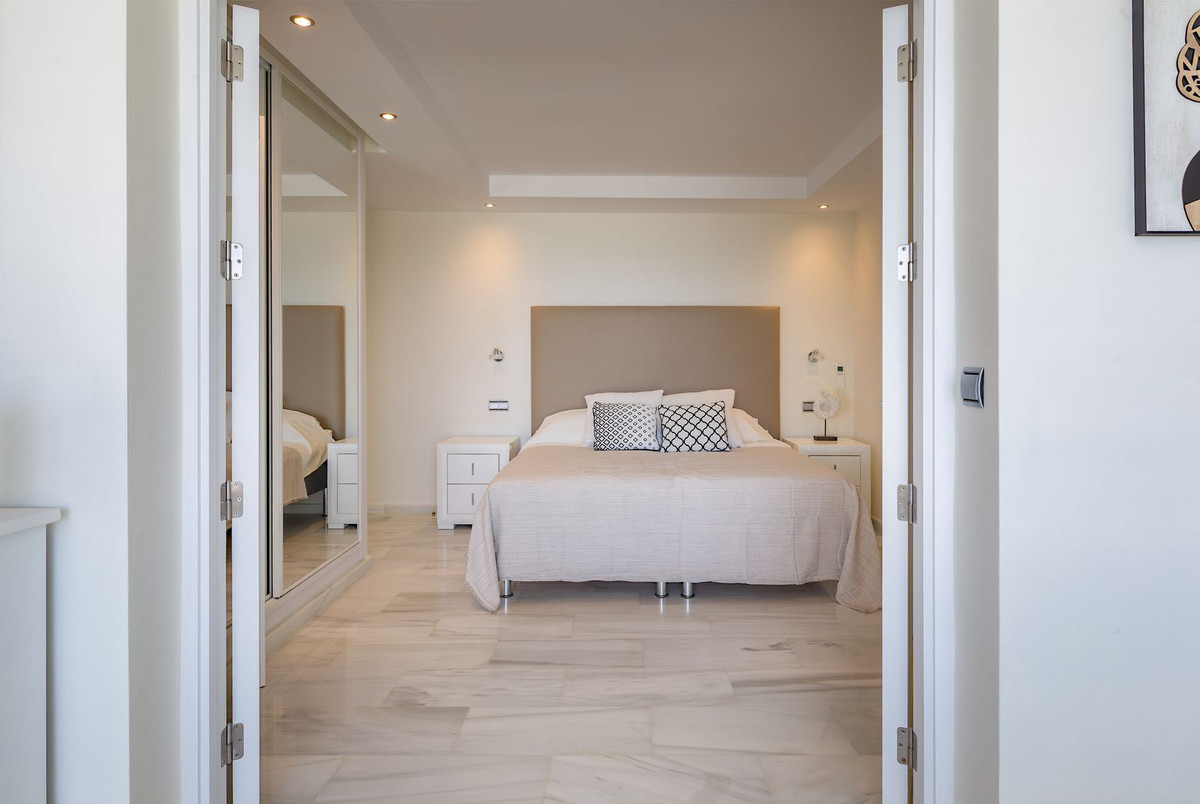3 Bed Apartment for sale in Estepona Costa Del Sol, Málaga, Spain