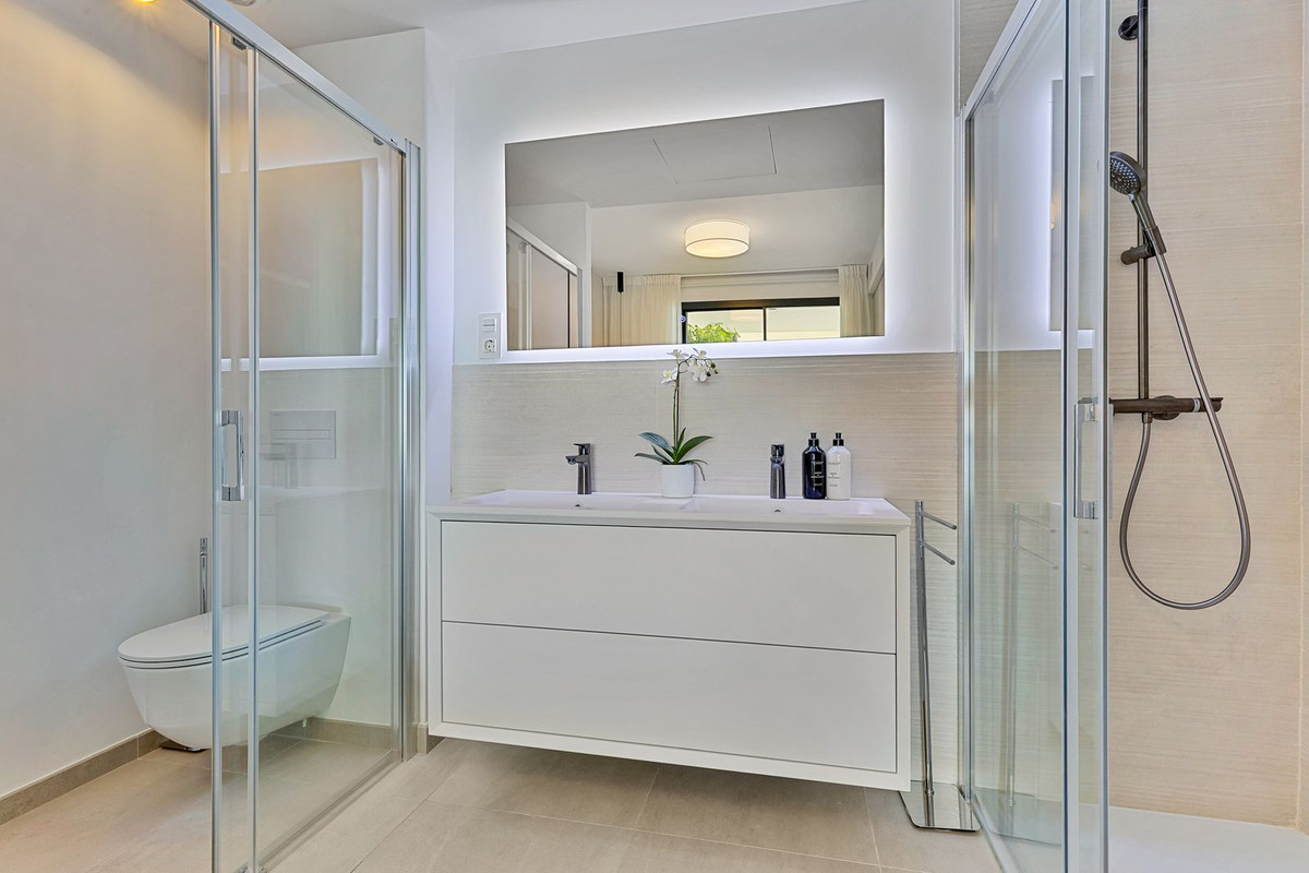 Se vende Apartamento Planta Media de 2 dormitorios en Costa Del Sol, Málaga, España