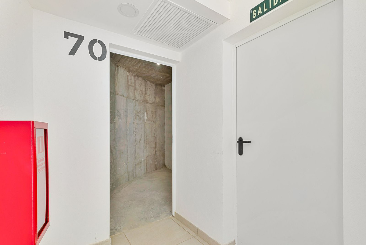 3 Bed Apartment for sale in Fuengirola Costa Del Sol, Málaga, Spain
