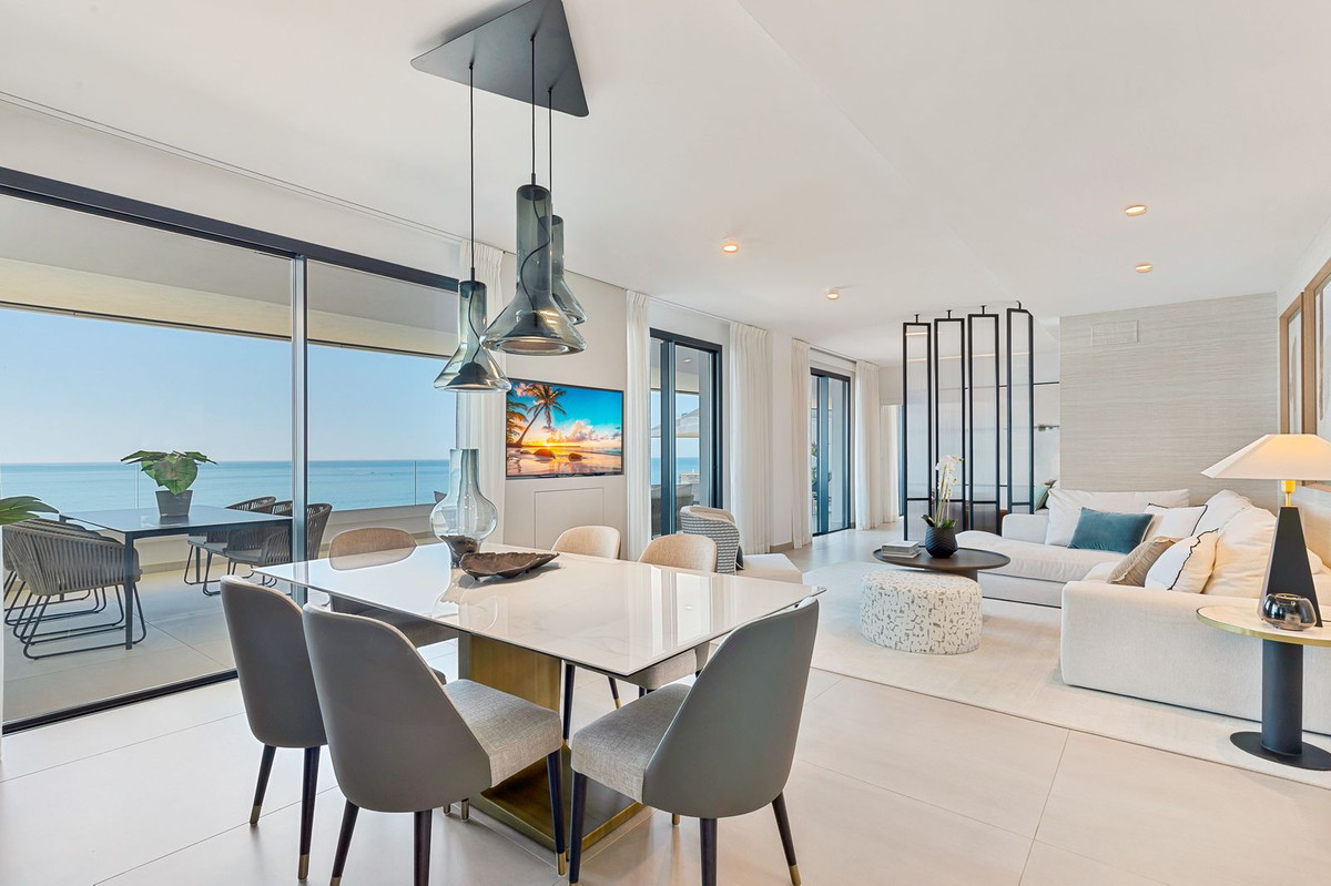 3 Bed Apartment for sale in Fuengirola Costa Del Sol, Málaga, Spain