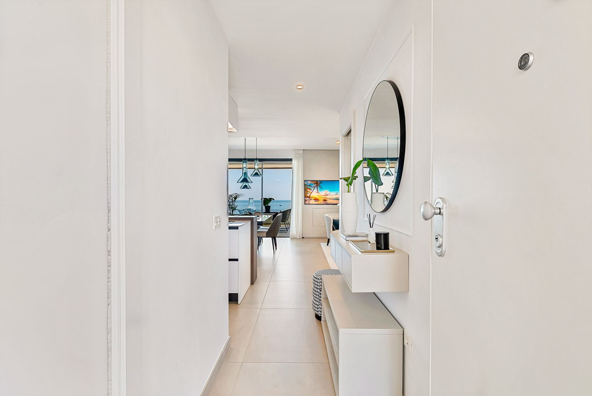 3 Bed Apartment for sale in Fuengirola Costa Del Sol, Málaga, Spain