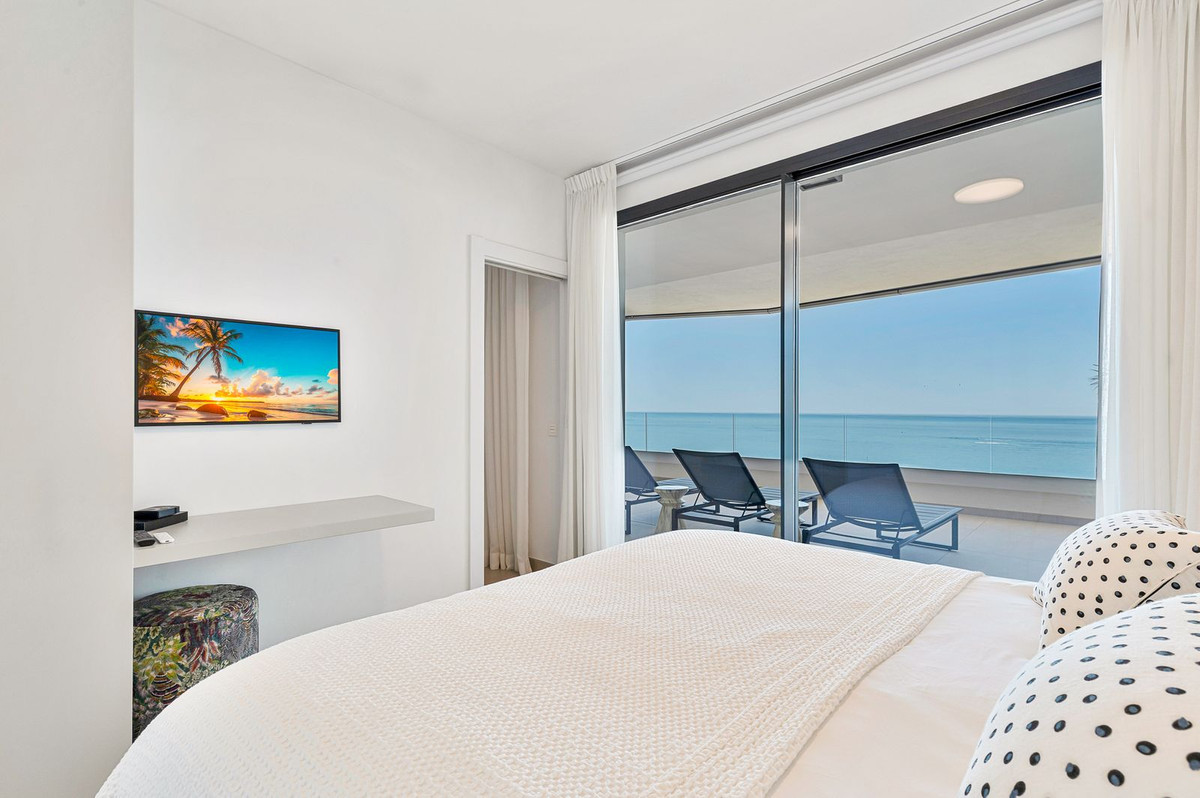 3 Bed Apartment for sale in Fuengirola Costa Del Sol, Málaga, Spain