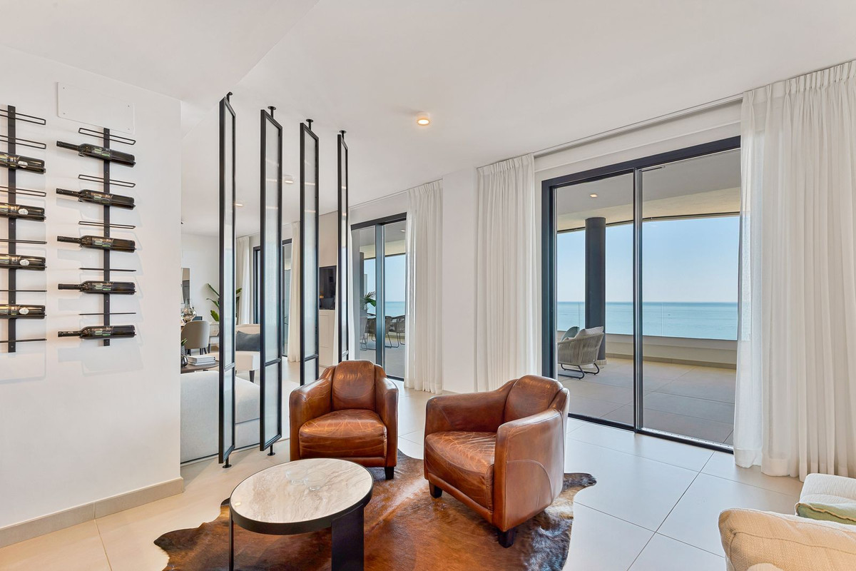 3 Bed Apartment for sale in Fuengirola Costa Del Sol, Málaga, Spain