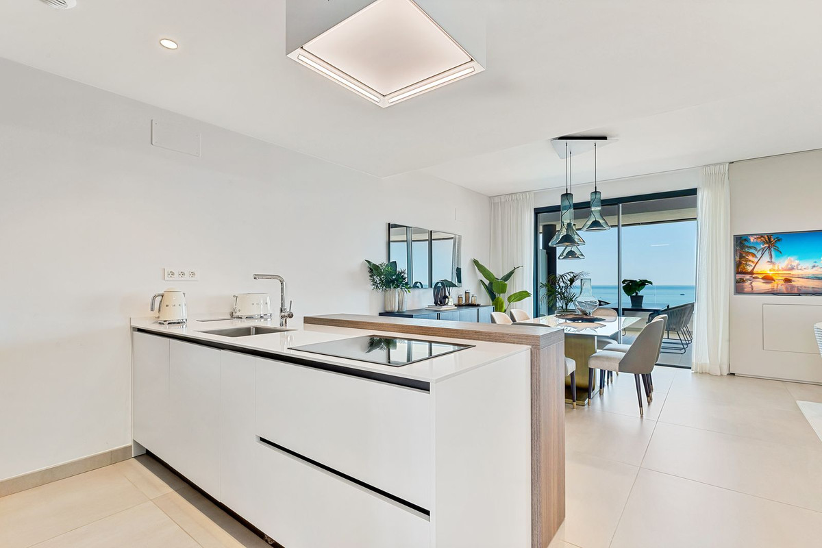 3 Bed Apartment for sale in Fuengirola Costa Del Sol, Málaga, Spain