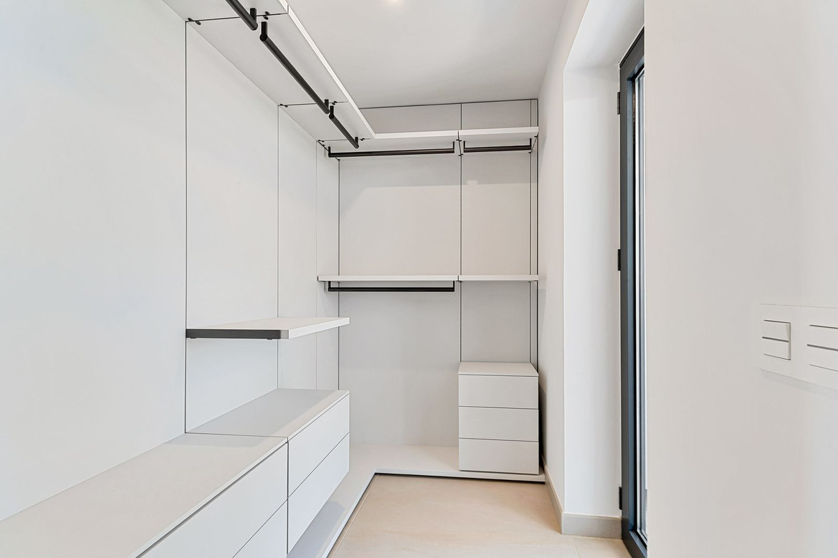 3 Bed Apartment for sale in Fuengirola Costa Del Sol, Málaga, Spain