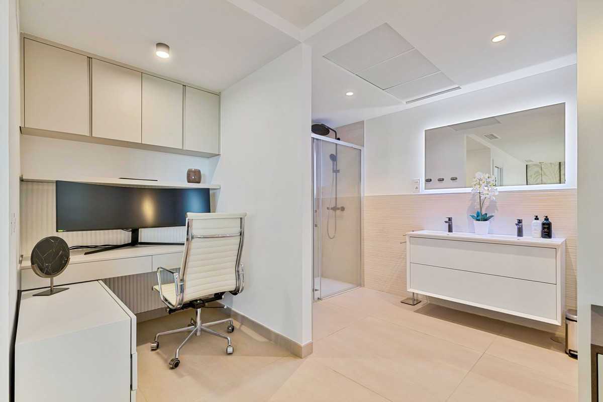 3 Bed Apartment for sale in Fuengirola Costa Del Sol, Málaga, Spain