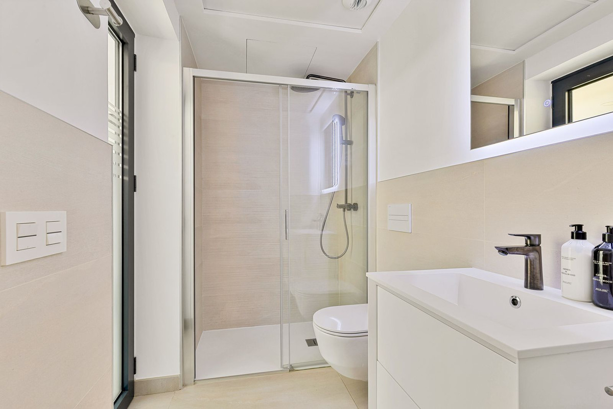 3 Bed Apartment for sale in Fuengirola Costa Del Sol, Málaga, Spain