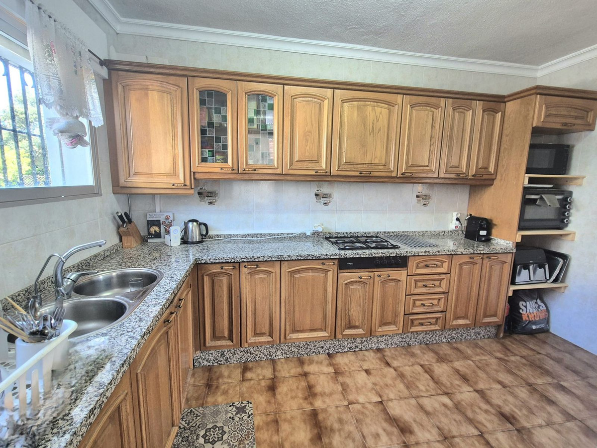5 Bed Townhouse for sale in Alhaurín De La Torre Costa Del Sol, Málaga, Spain