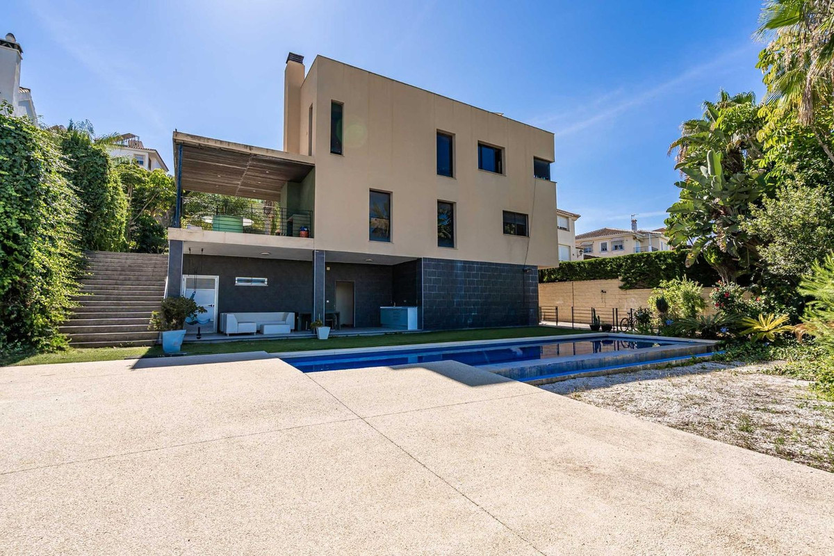 Se vende Villa - Chalet de 5 dormitorios en Costa Del Sol, Málaga, España