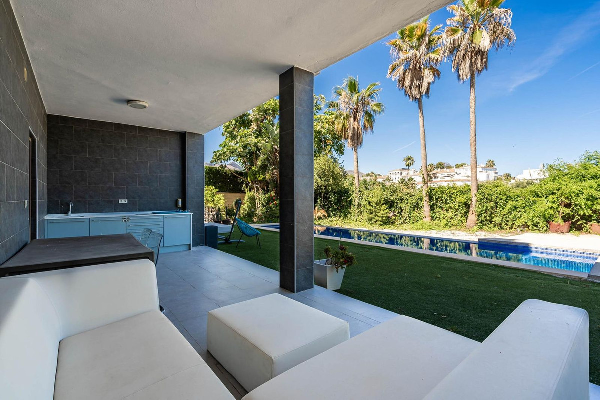 Se vende Villa - Chalet de 5 dormitorios en Costa Del Sol, Málaga, España
