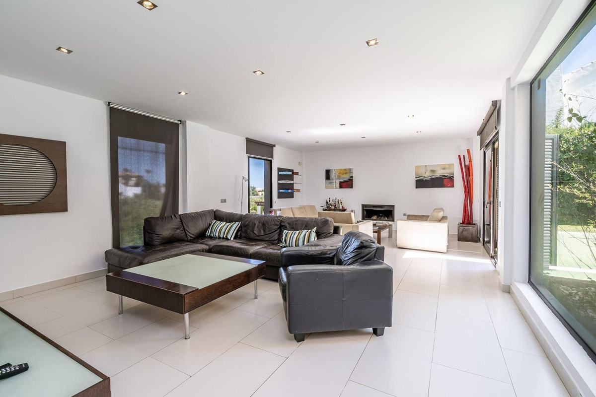 Se vende Villa - Chalet de 5 dormitorios en Costa Del Sol, Málaga, España