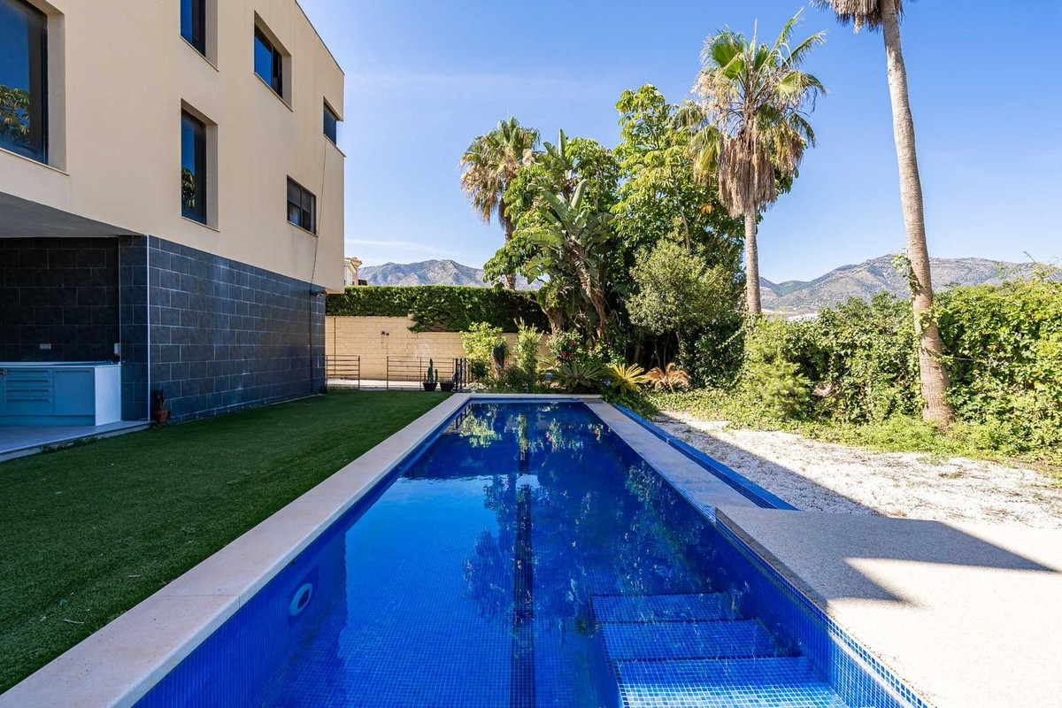 Se vende Villa - Chalet de 5 dormitorios en Costa Del Sol, Málaga, España