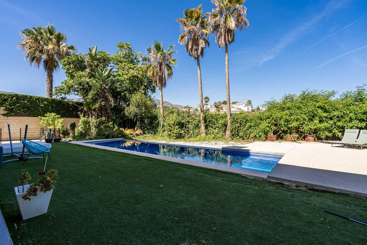 Se vende Villa - Chalet de 5 dormitorios en Costa Del Sol, Málaga, España