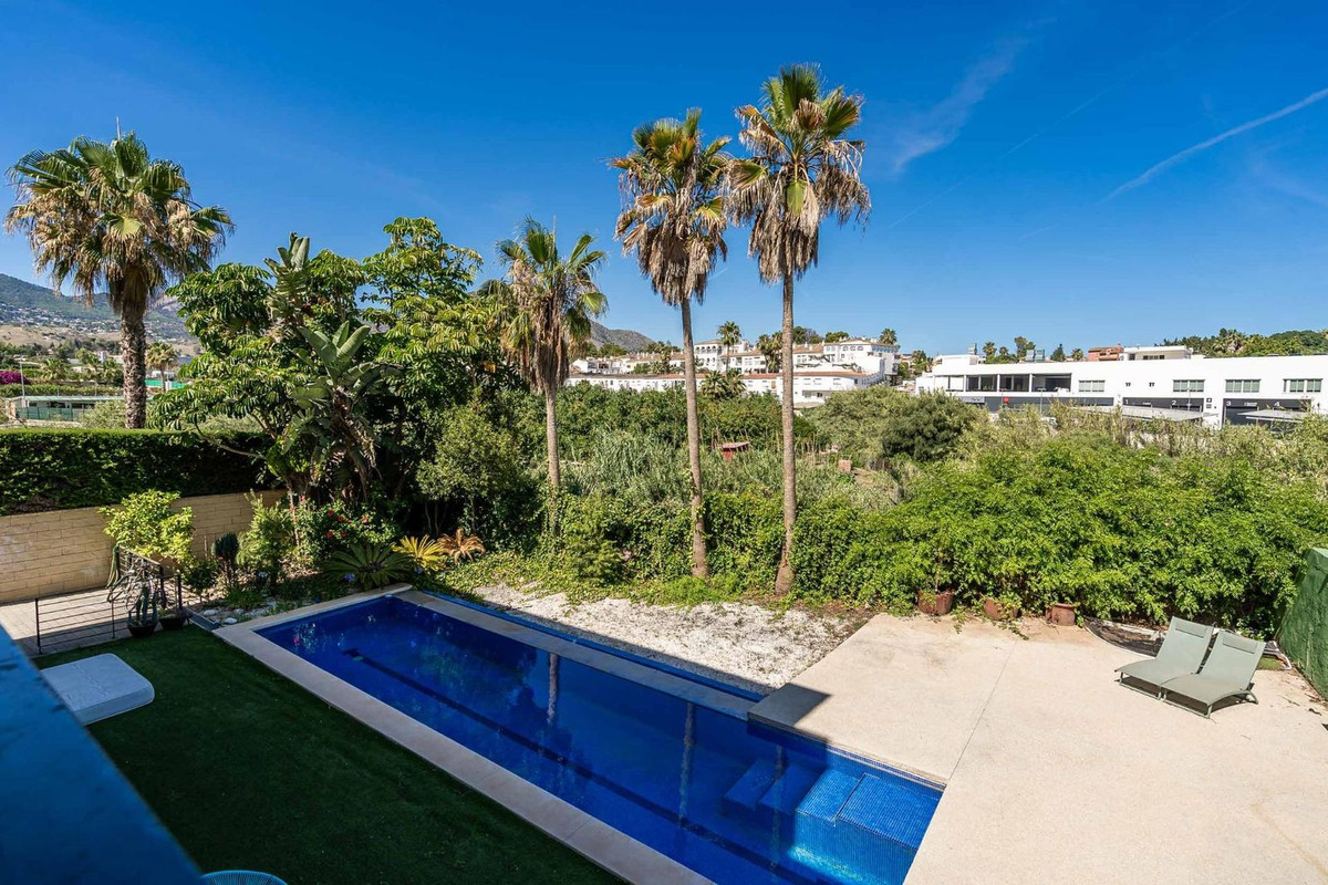 Se vende Villa - Chalet de 5 dormitorios en Costa Del Sol, Málaga, España
