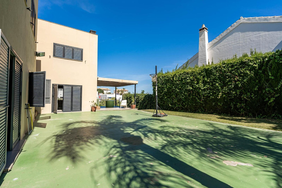 Se vende Villa - Chalet de 5 dormitorios en Costa Del Sol, Málaga, España