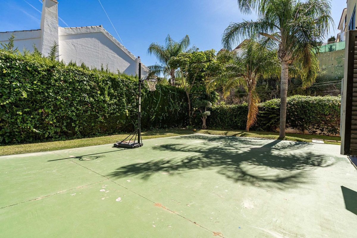 Se vende Villa - Chalet de 5 dormitorios en Costa Del Sol, Málaga, España