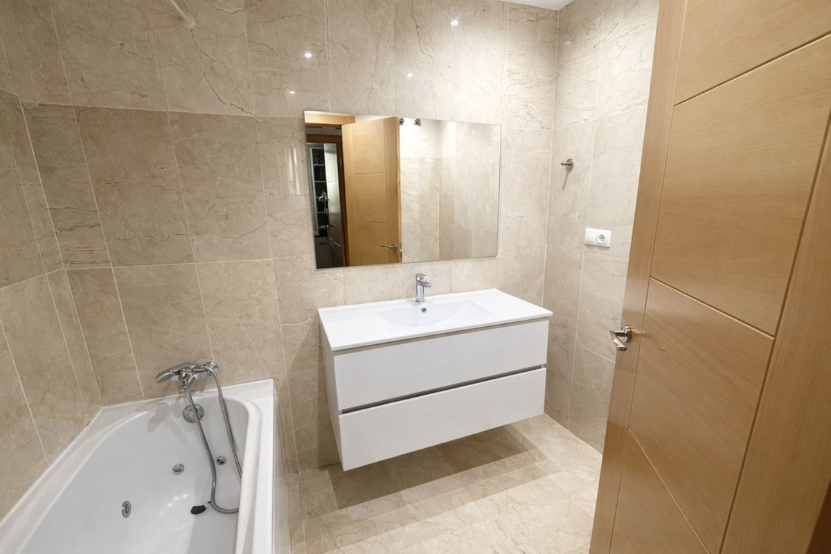 2 Bed Apartment for sale in Benahavís Costa Del Sol, Málaga, Spain