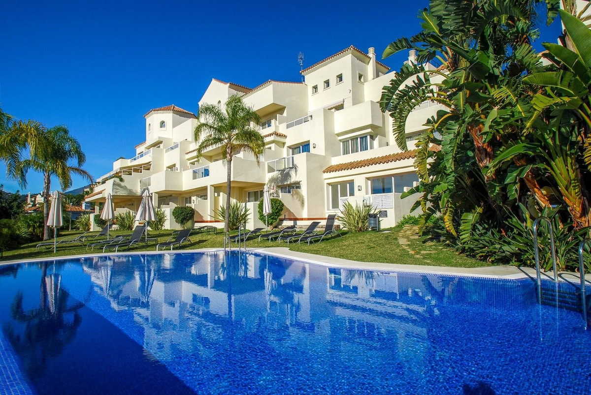 2 Bed Apartment for sale in Benahavís Costa Del Sol, Málaga, Spain
