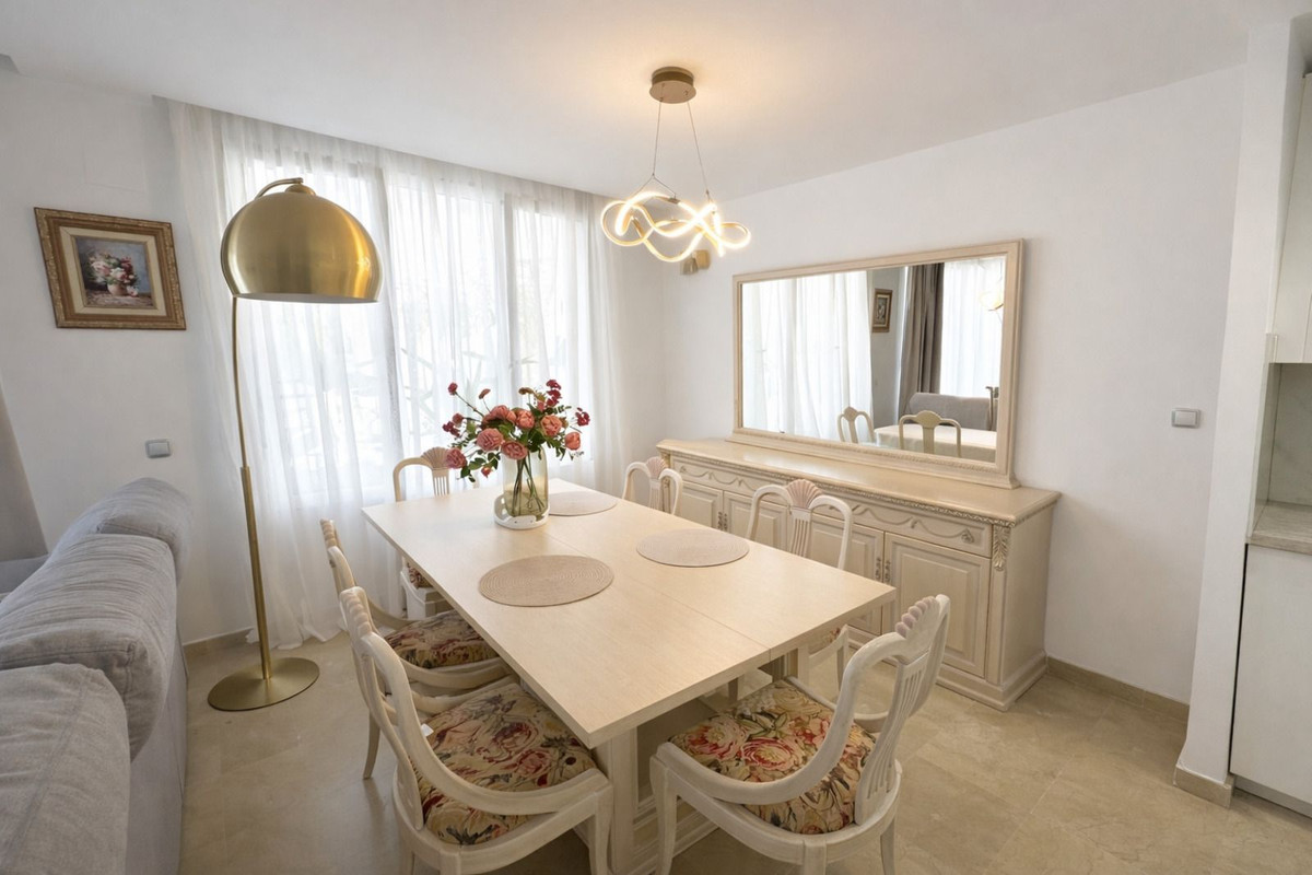 2 Bed Apartment for sale in Benahavís Costa Del Sol, Málaga, Spain