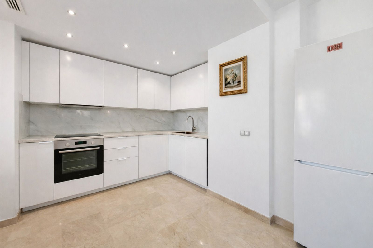 2 Bed Apartment for sale in Benahavís Costa Del Sol, Málaga, Spain