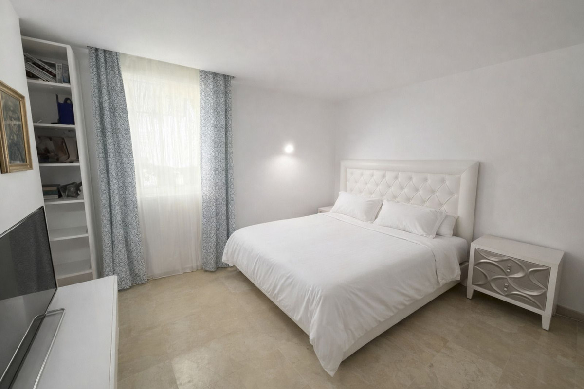 2 Bed Apartment for sale in Benahavís Costa Del Sol, Málaga, Spain