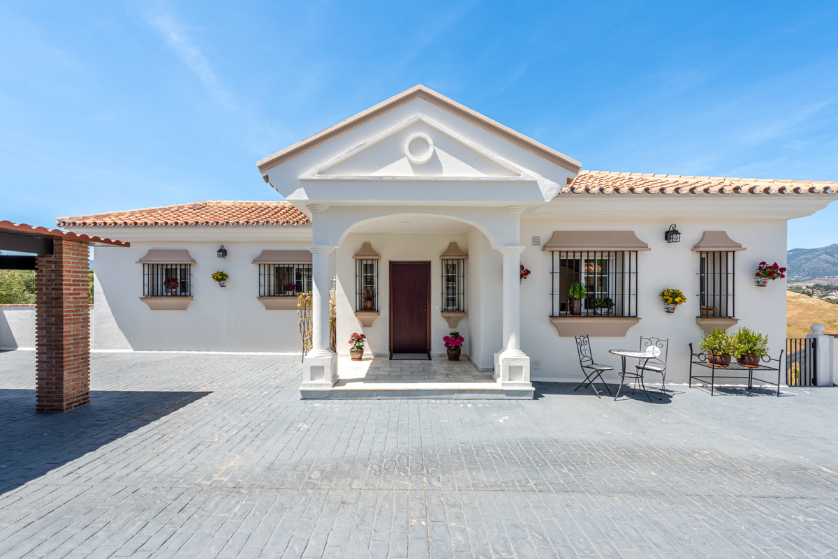 5 Bed Townhouse for sale in Mijas Costa Del Sol, Málaga, Spain