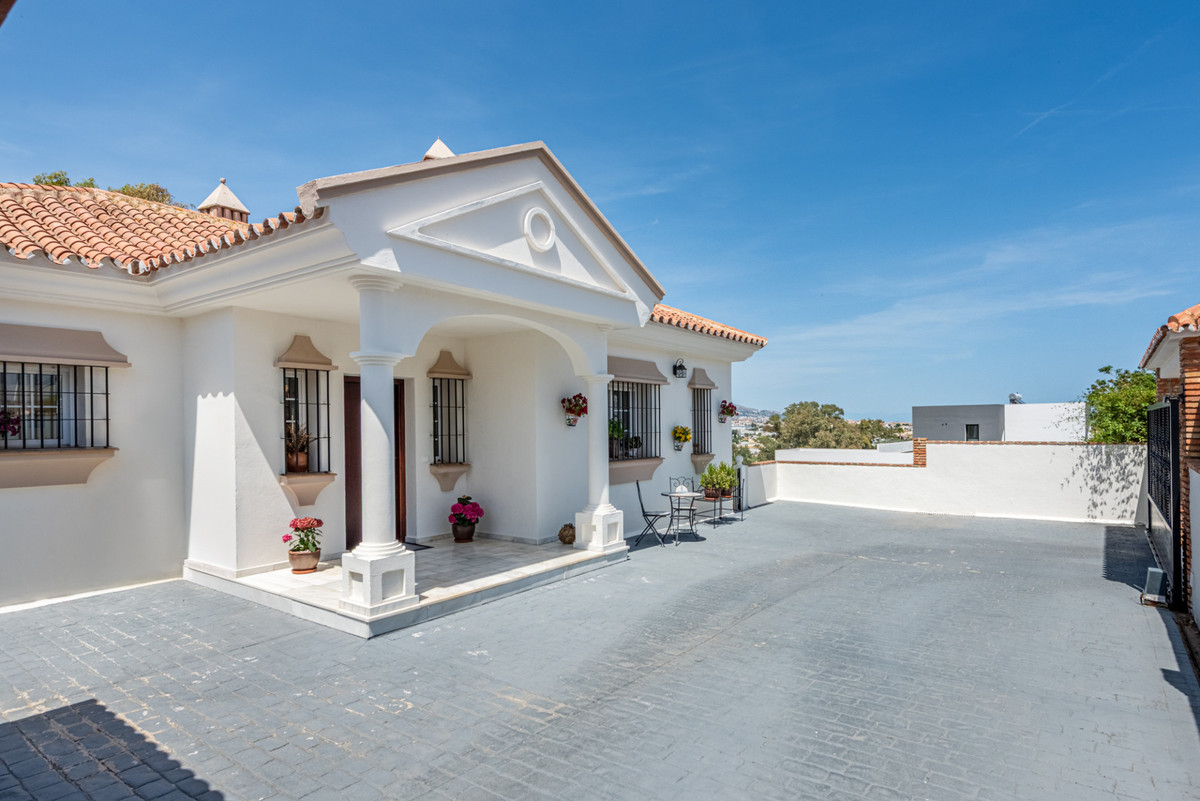 5 Bed Townhouse for sale in Mijas Costa Del Sol, Málaga, Spain