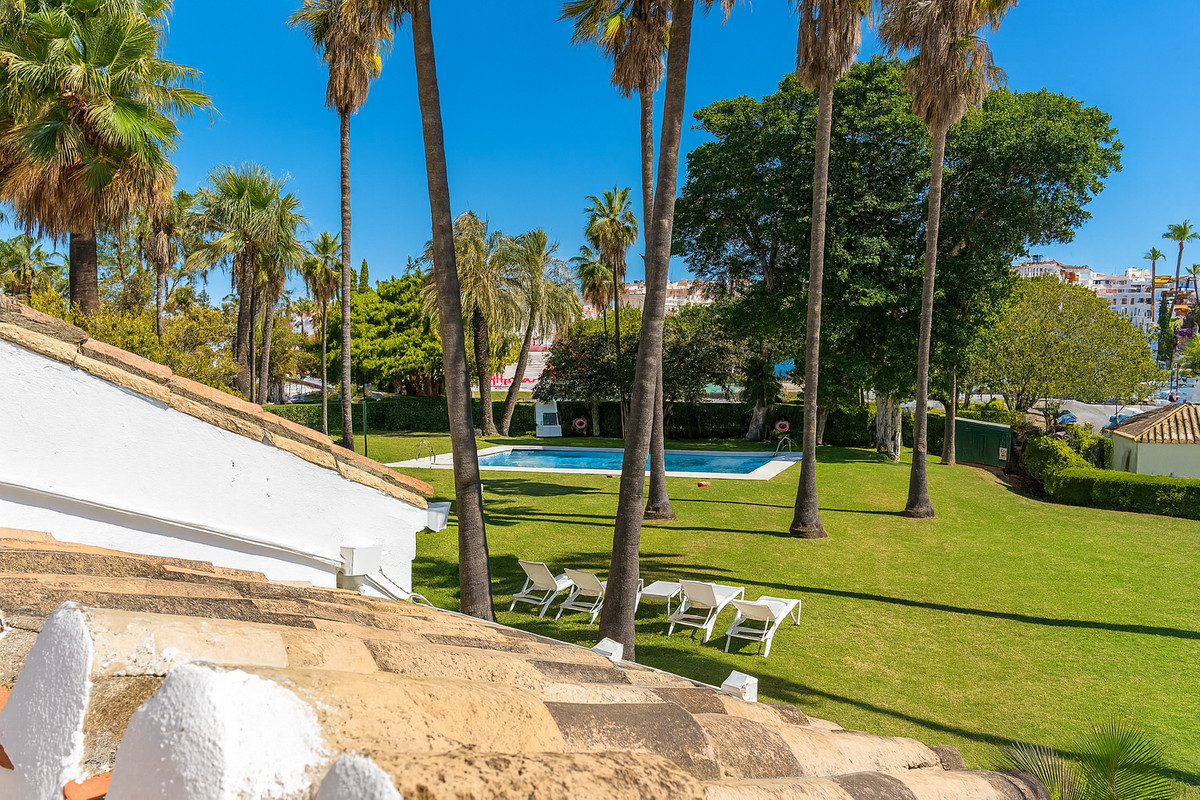 3 Bed Apartment for sale in Nueva Andalucía Costa Del Sol, Málaga, Spain
