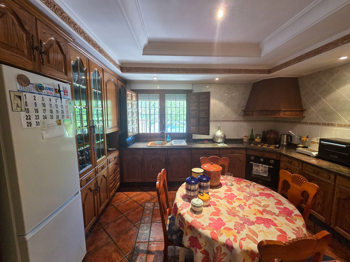 9 Bed Townhouse for sale in Elche Costa Blanca, Alicante, Spain
