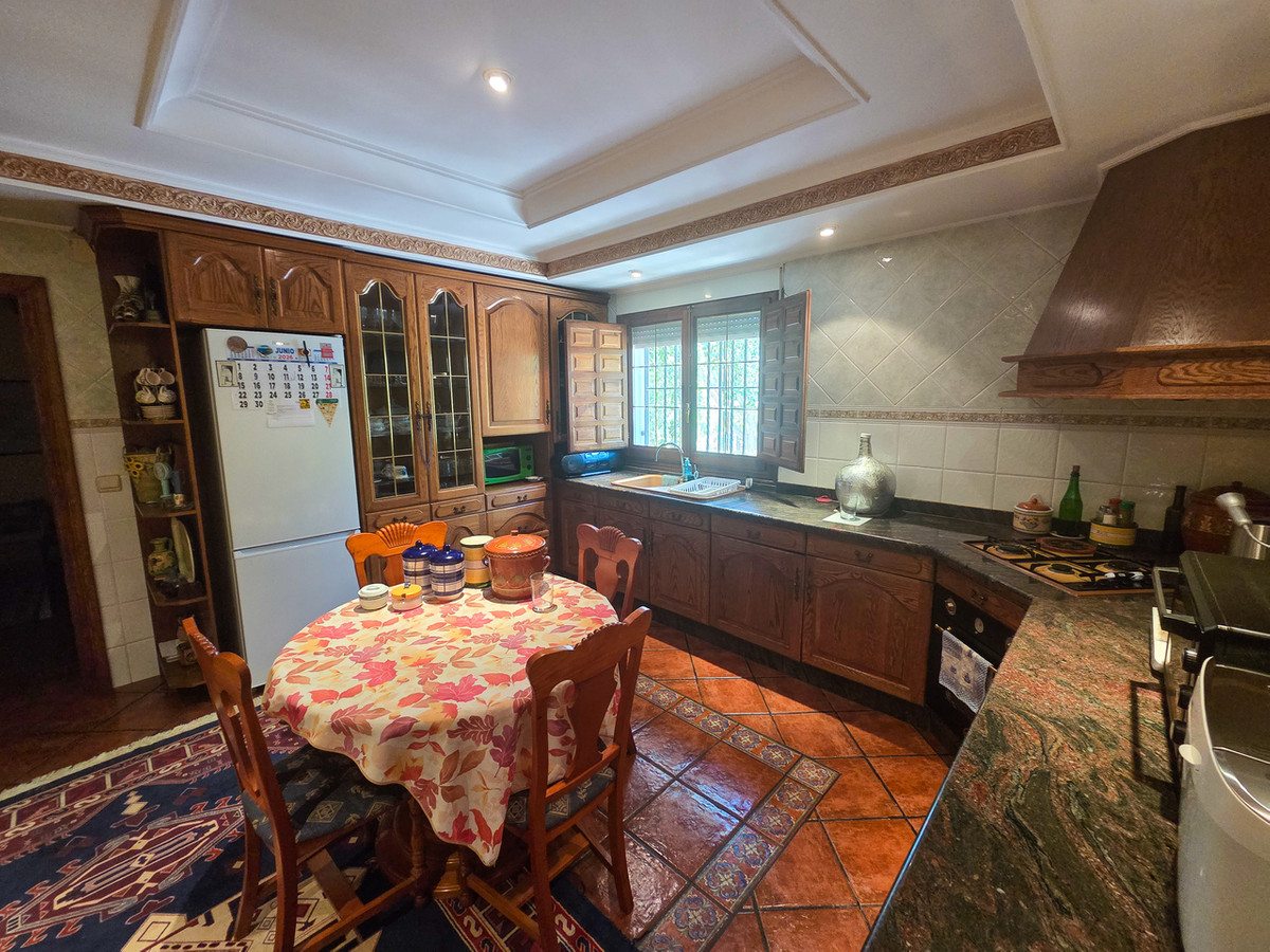 9 Bed Townhouse for sale in Elche Costa Blanca, Alicante, Spain