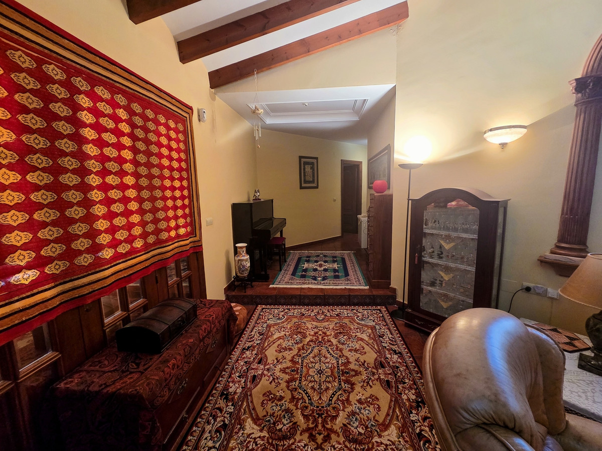9 Bed Townhouse for sale in Elche Costa Blanca, Alicante, Spain