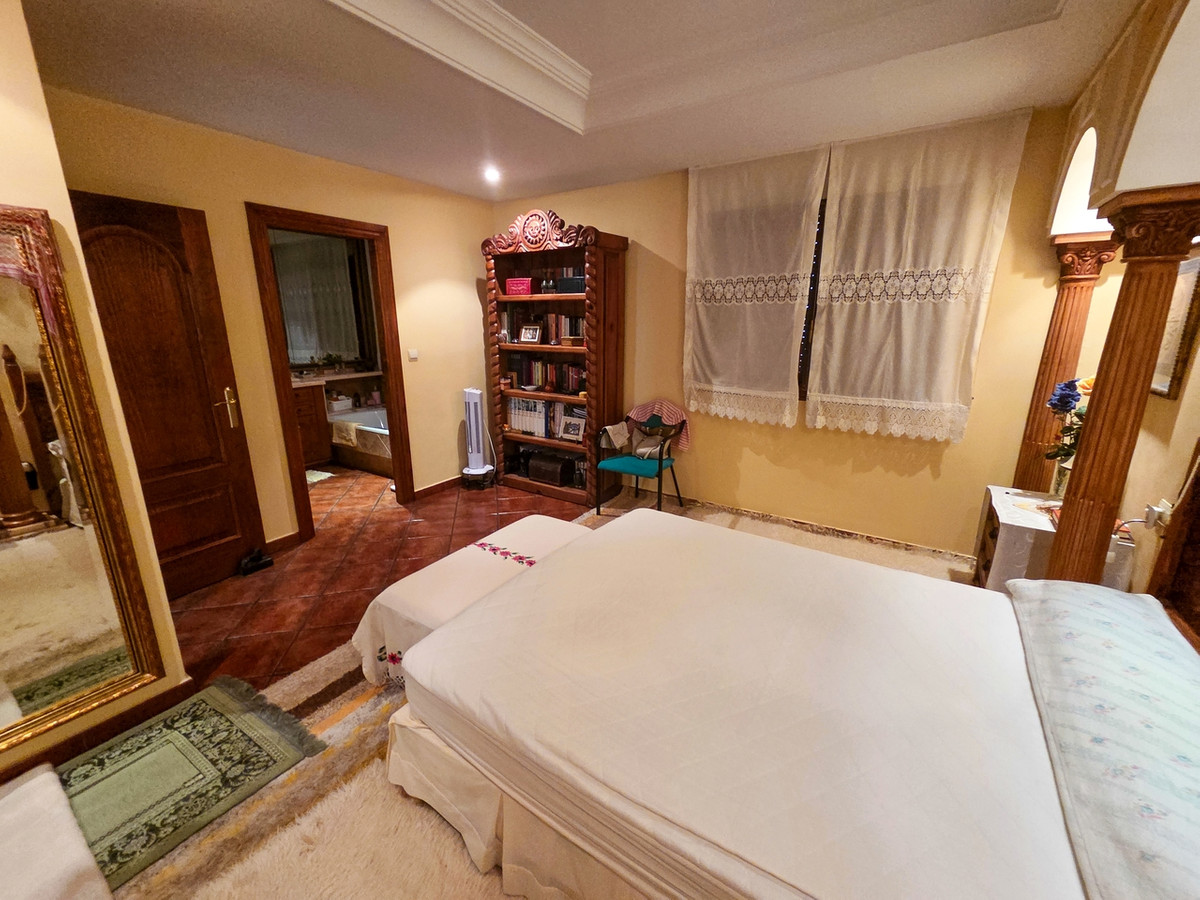 9 Bed Townhouse for sale in Elche Costa Blanca, Alicante, Spain