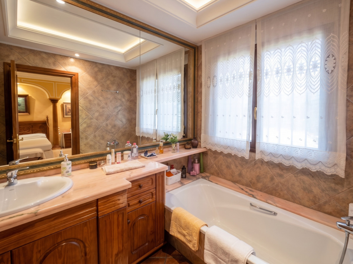 9 Bed Townhouse for sale in Elche Costa Blanca, Alicante, Spain