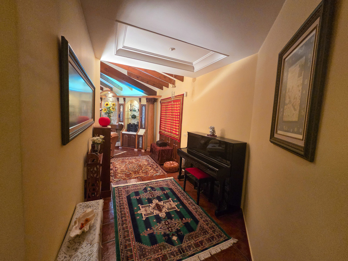 9 Bed Townhouse for sale in Elche Costa Blanca, Alicante, Spain