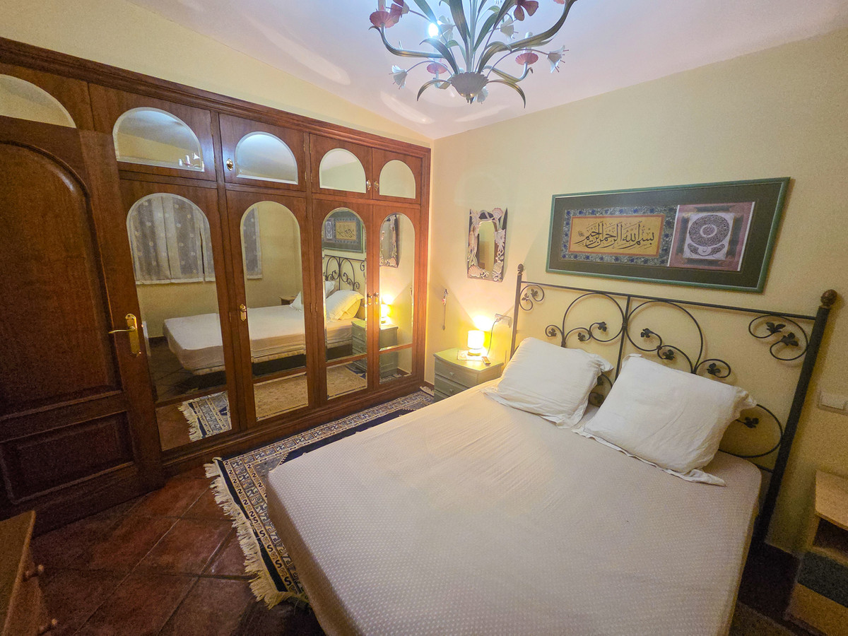 9 Bed Townhouse for sale in Elche Costa Blanca, Alicante, Spain