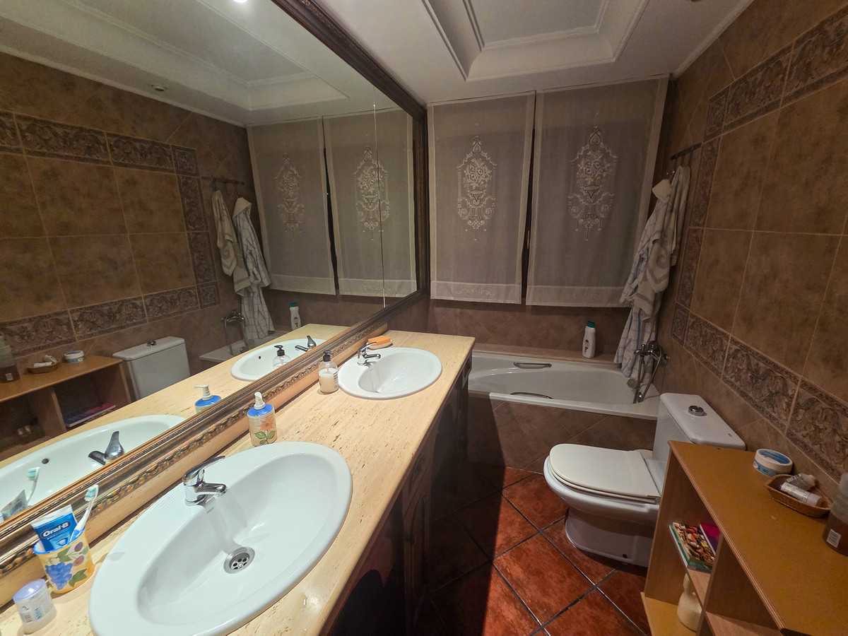 9 Bed Townhouse for sale in Elche Costa Blanca, Alicante, Spain