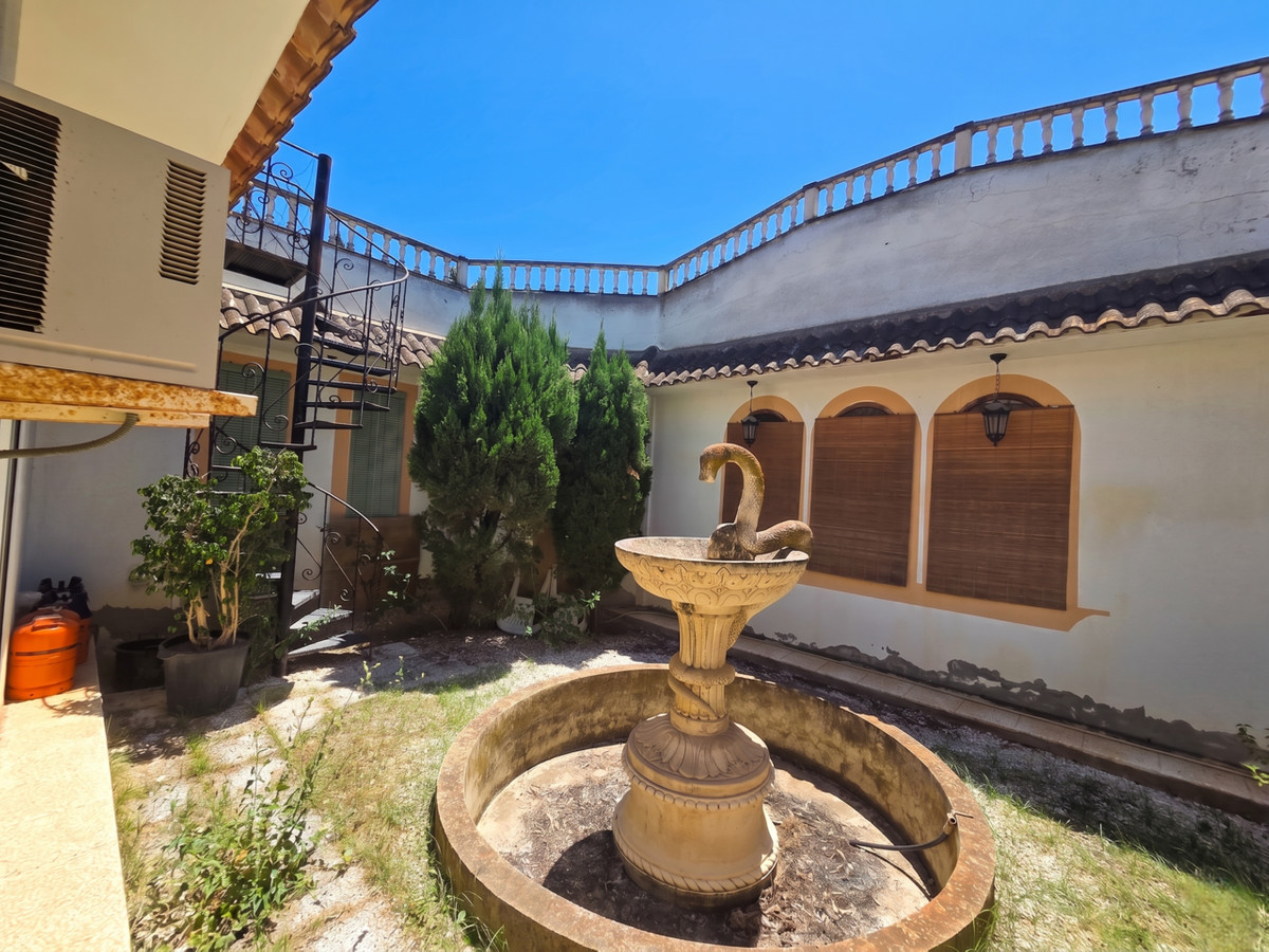 9 Bed Townhouse for sale in Elche Costa Blanca, Alicante, Spain