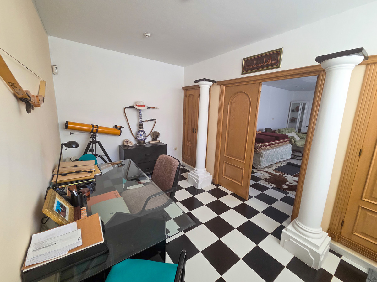 9 Bed Townhouse for sale in Elche Costa Blanca, Alicante, Spain