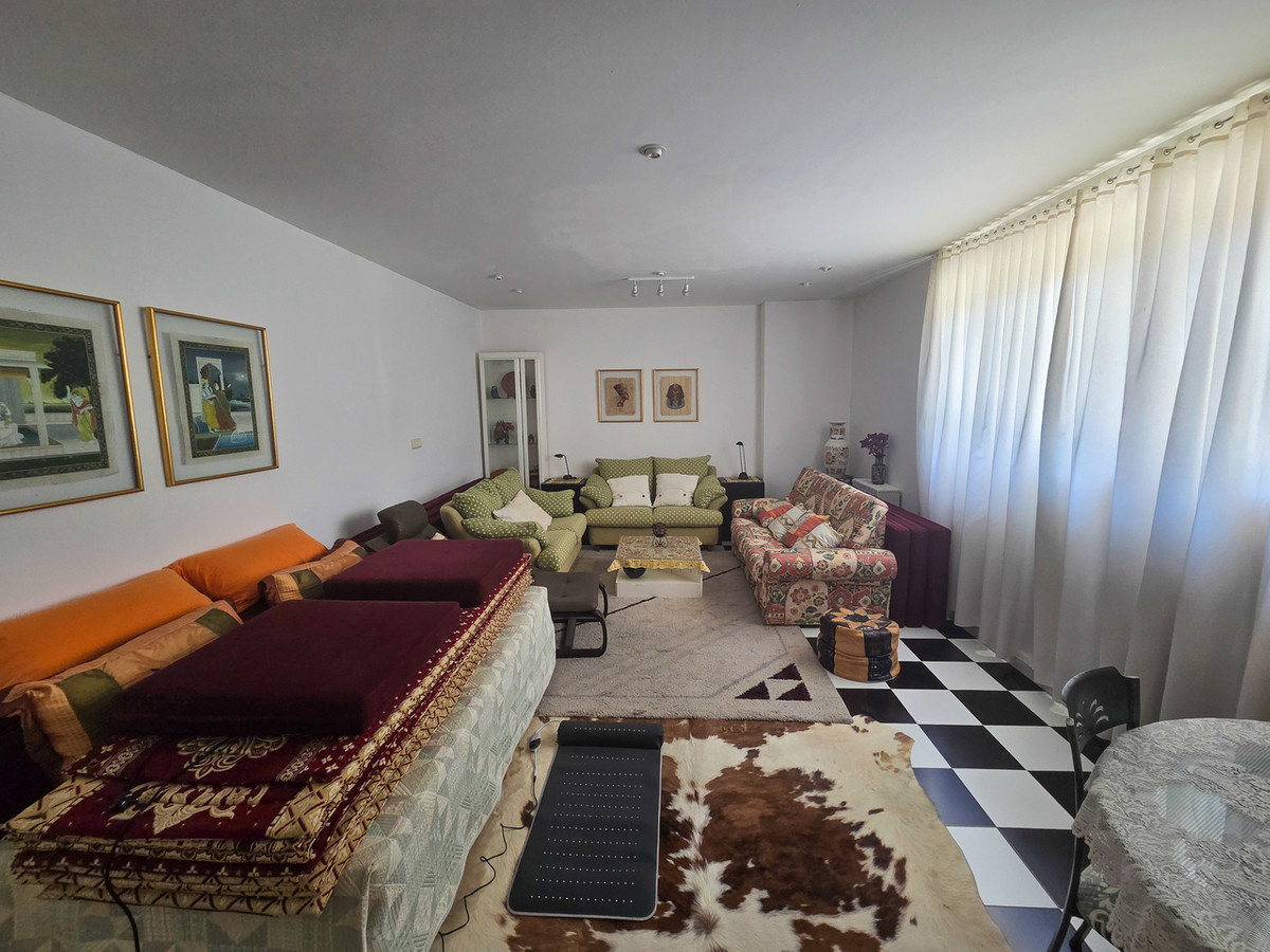 9 Bed Townhouse for sale in Elche Costa Blanca, Alicante, Spain