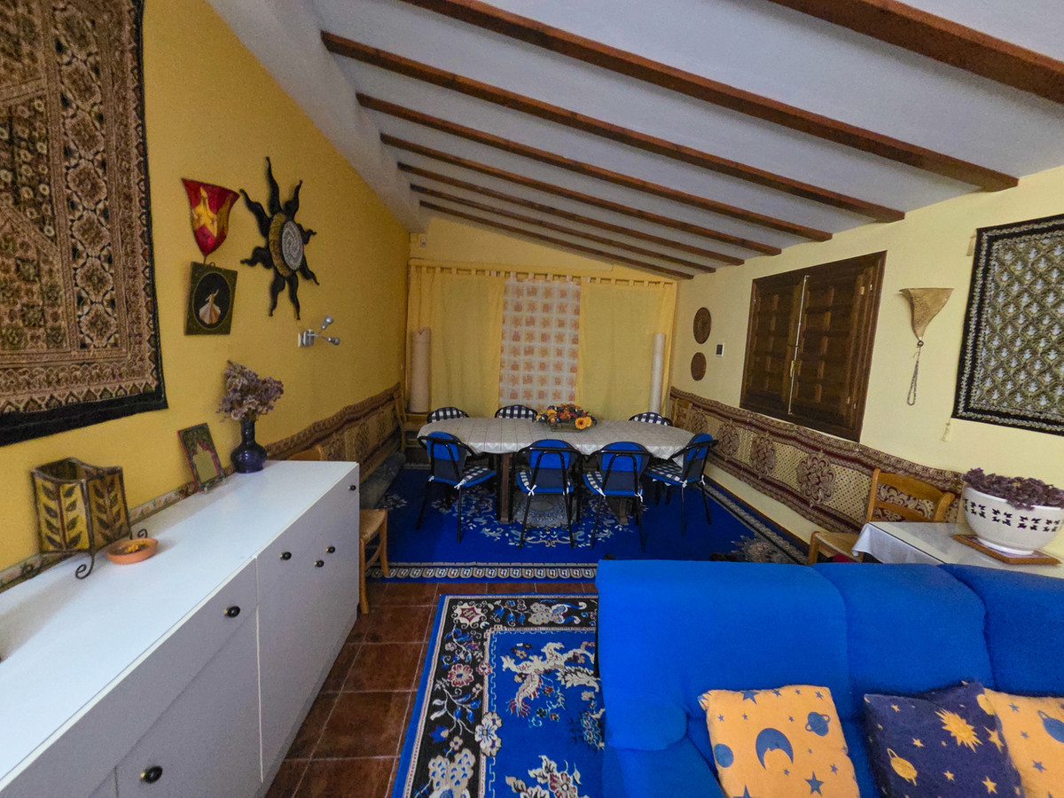 9 Bed Townhouse for sale in Elche Costa Blanca, Alicante, Spain