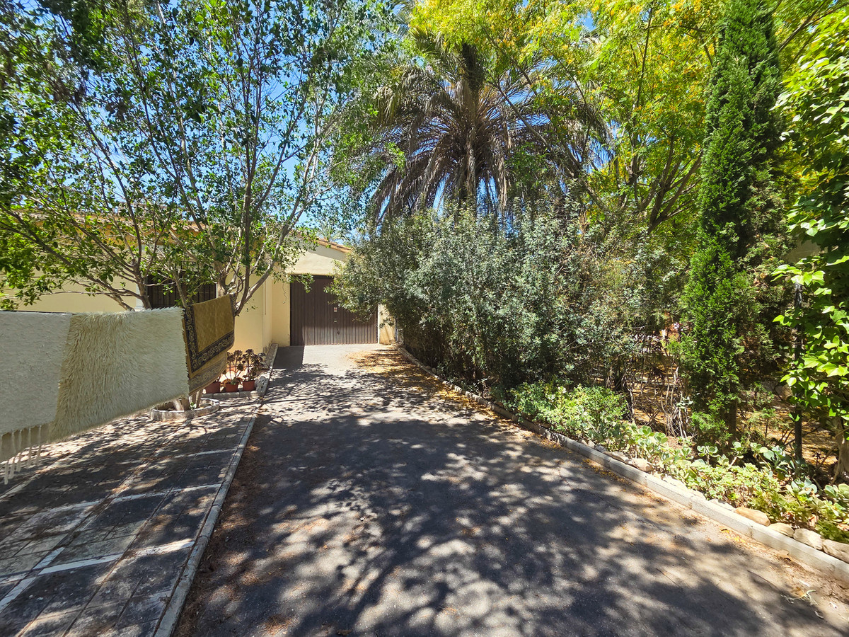 9 Bed Townhouse for sale in Elche Costa Blanca, Alicante, Spain