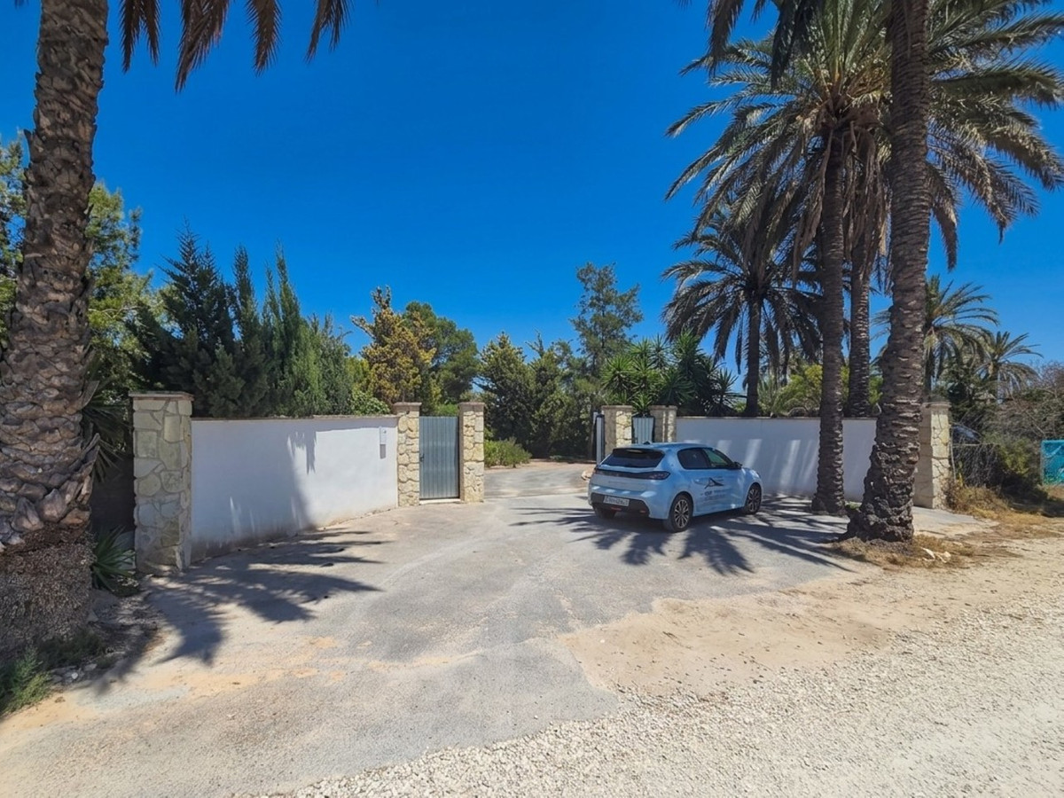 9 Bed Townhouse for sale in Elche Costa Blanca, Alicante, Spain