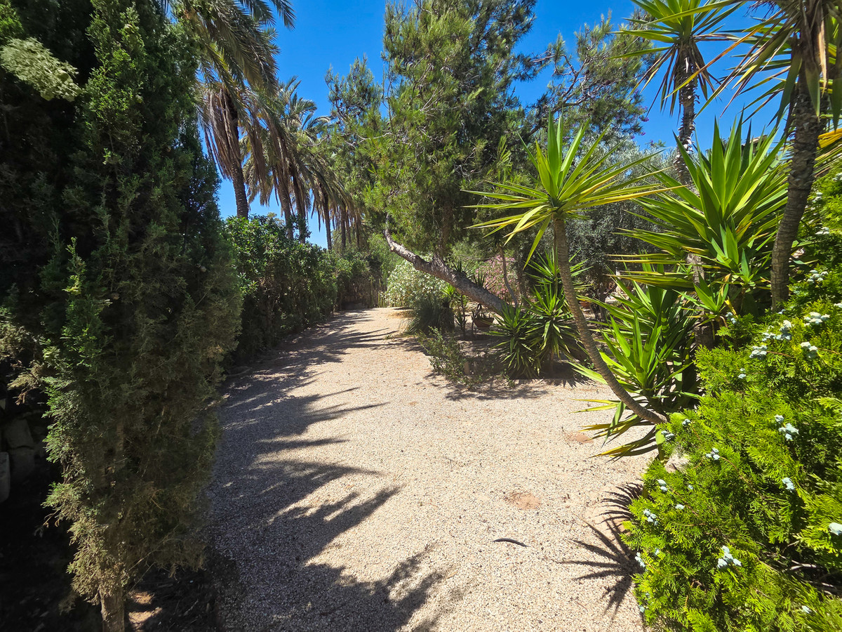 9 Bed Townhouse for sale in Elche Costa Blanca, Alicante, Spain