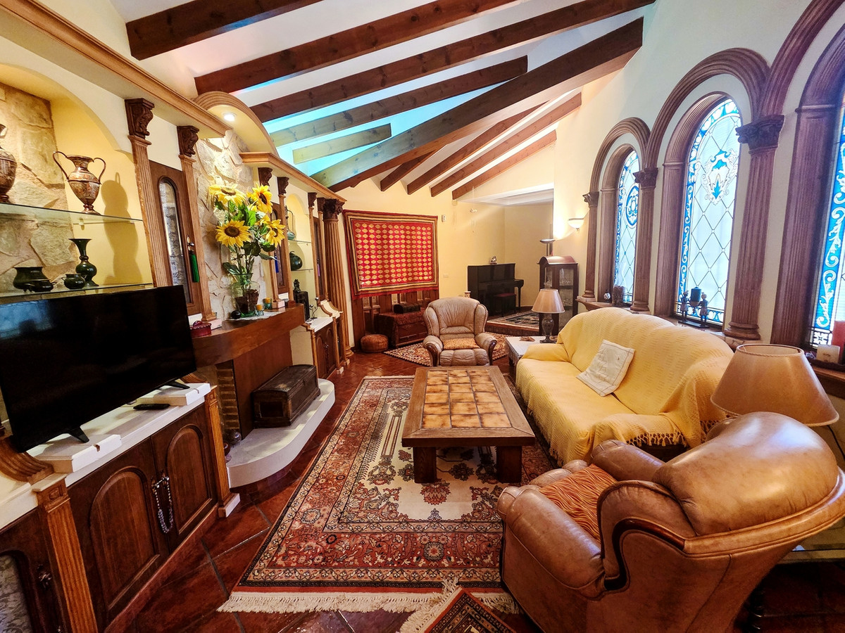 9 Bed Townhouse for sale in Elche Costa Blanca, Alicante, Spain