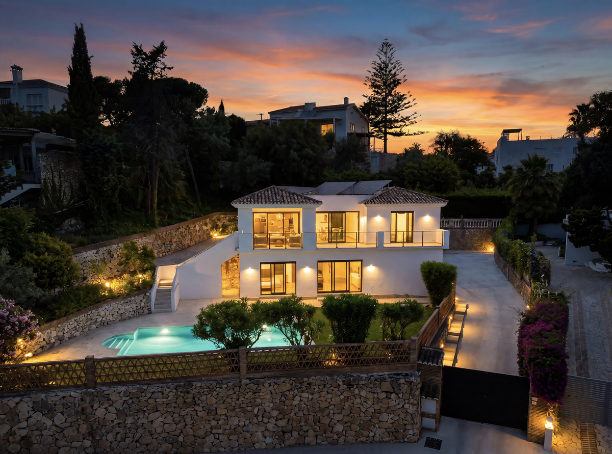 Se vende Villa - Chalet de 4 dormitorios en Costa Del Sol, Málaga, España
